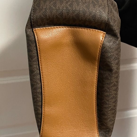 Michael Kors Purse - Picture 6 of 8